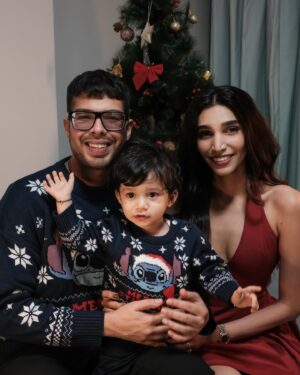 Juhi Godambe Instagram - Happy Holidays 🥰❤️🎄✨