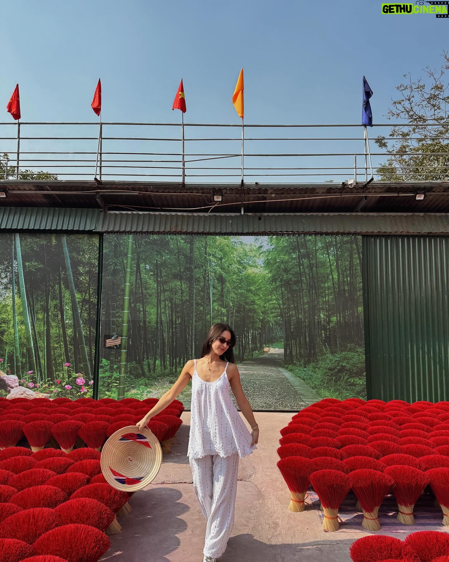 Julia Barretto - 371.8K Likes - Some of my favorite moments from Hanoi 🇻🇳
Grateful to our friends at @accesstravelph for arranging this trip for us — making it a smooth and stress-free process, really enjoyed the entire experience ♡