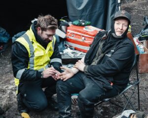 Julia Beautx Instagram - Ihr habt es geschafft 🎉! Ihr seid die Gewinner, die Überlebenden von Staffel 4 - 7vs.Wild. Unter den härtesten Bedingungen, die wir jemals in einer Staffel hatten, habt ihr der Natur getrotzt. Unglaublich, wie ihr durchgezogen habt. Wir ziehen den Hut vor euch, eine unfassbar starke Leistung. 

Danke Julia, Joe, Joey und Uwe und herzlichen Glückwunsch 💚. Ihr seid zu krass. 

#7vswild