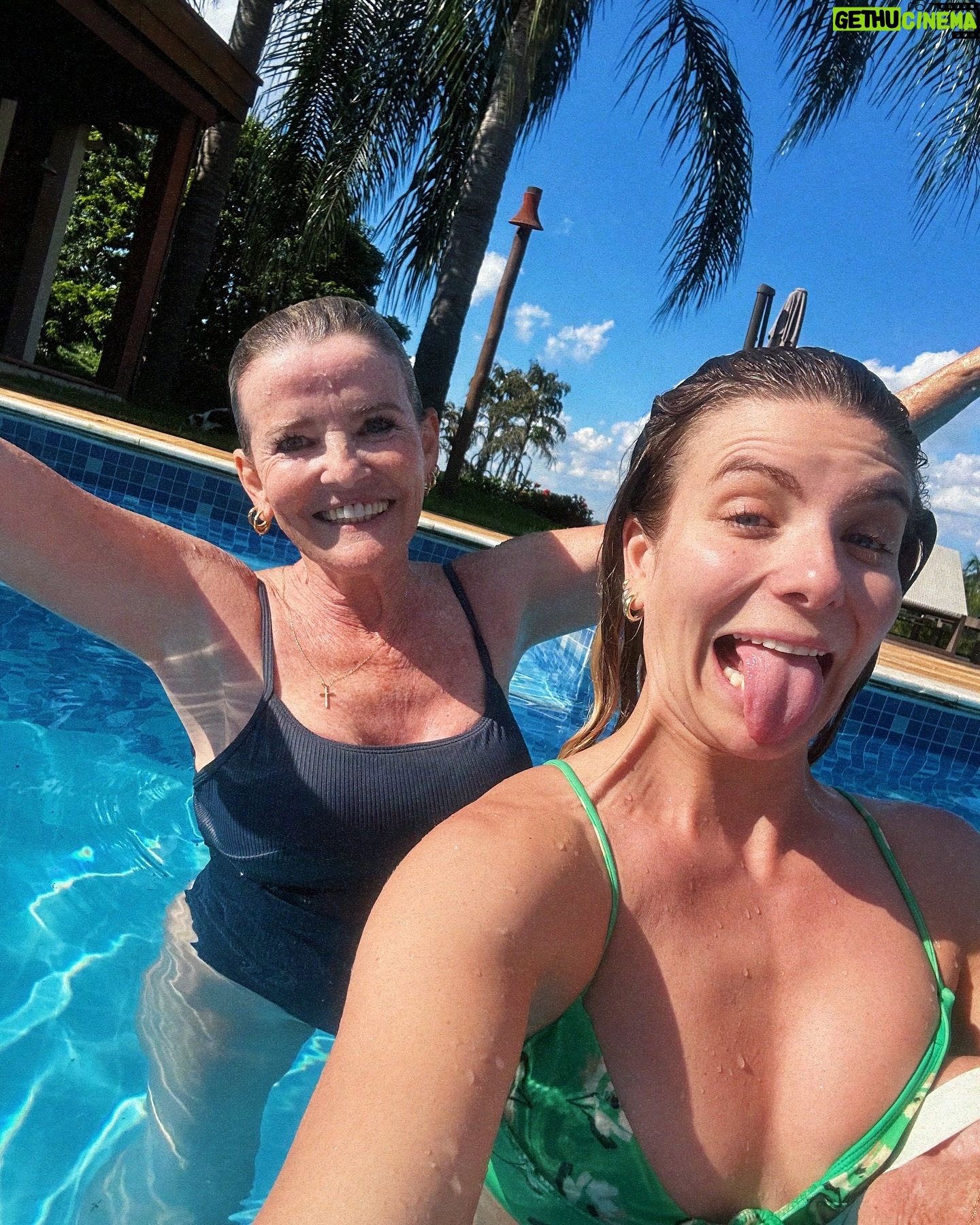 Julia Foti - 2.7K Likes - 88 anos, bicho!
Não é brincadeira não!
Que dia goxxxxtoso com vocês! ♥️✨
ps: vovó usando @coconut.made
mamisssss de @spiritualsurf
#piscina #terceiraidade #coconutmade #biquini #ferias #natal