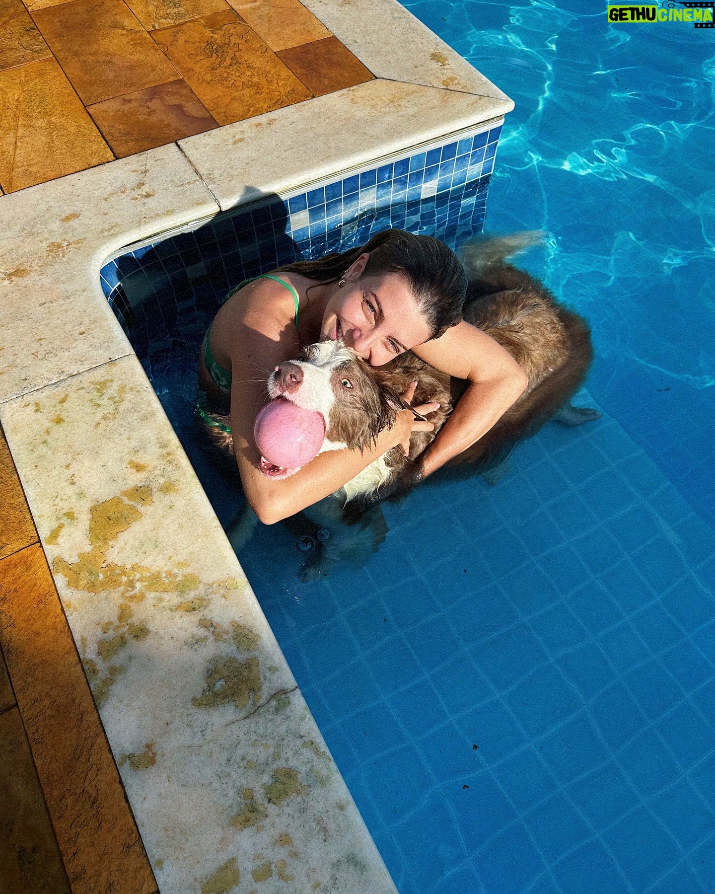 Julia Foti - 2.7K Likes - 88 anos, bicho!
Não é brincadeira não!
Que dia goxxxxtoso com vocês! ♥️✨
ps: vovó usando @coconut.made
mamisssss de @spiritualsurf
#piscina #terceiraidade #coconutmade #biquini #ferias #natal