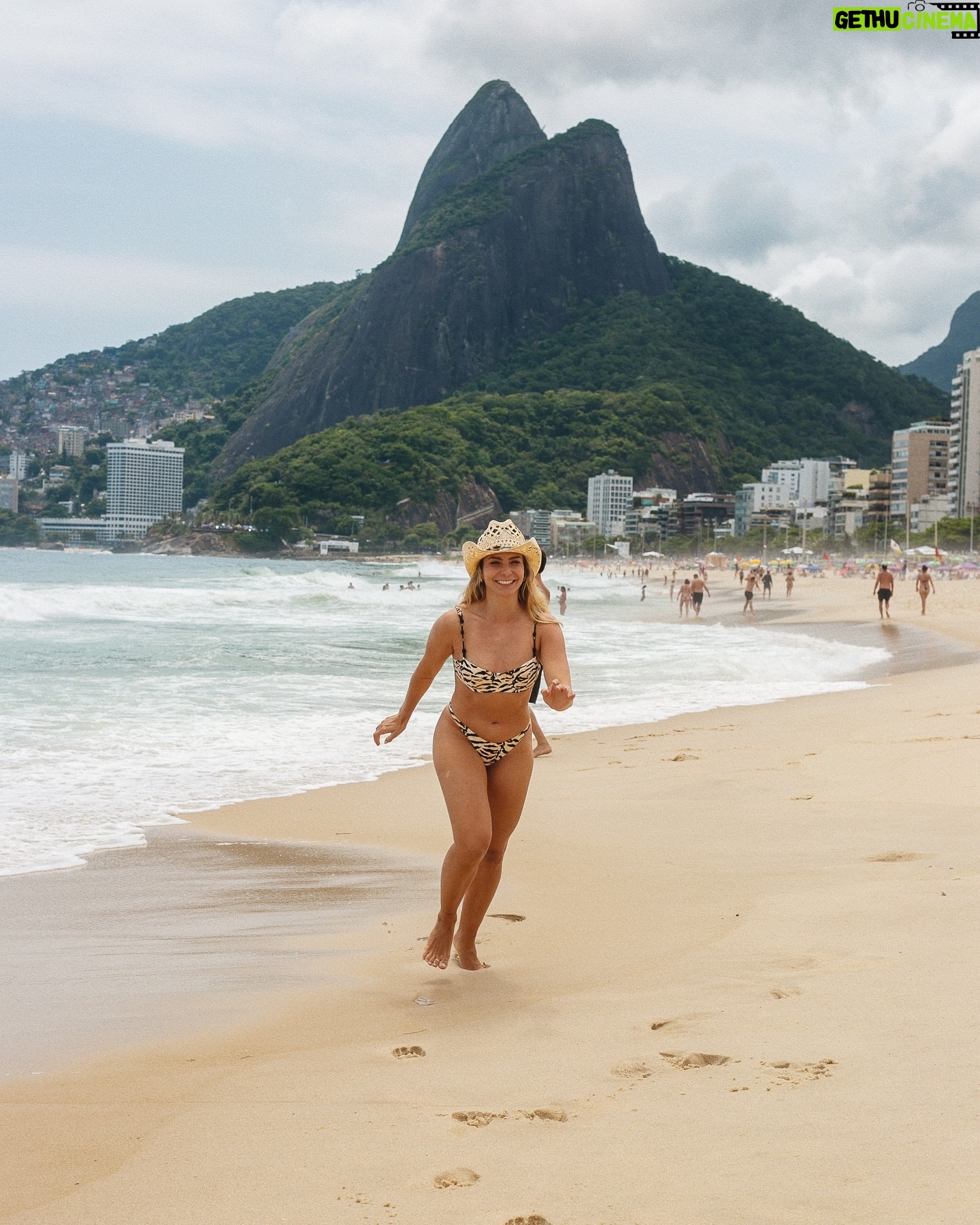 Julia Foti - 3.3K Likes - errejota de novo! ♥️✨
#riodejaneiro #praia #leblon #errejota #rj