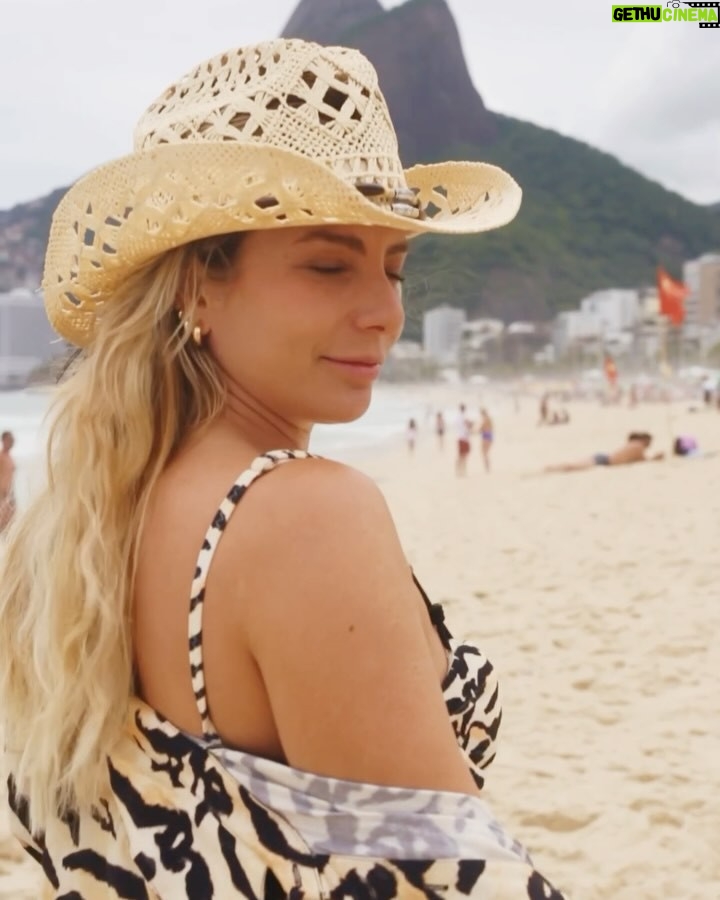 Julia Foti - 3.3K Likes - errejota de novo! ♥️✨
#riodejaneiro #praia #leblon #errejota #rj