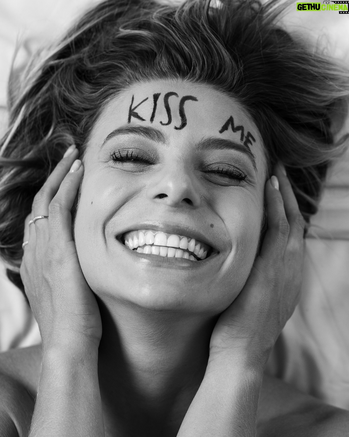 Julia Foti - 3K Likes - K I S S M E !
Inspiração Playboy de 1995 de @galisteuoficial por @jrduran 🖤
@luisdalvan
@louisehelene_
@miltonfucci
@acervomilca
@mauricio_lion
@jv_jaox
@miasterio