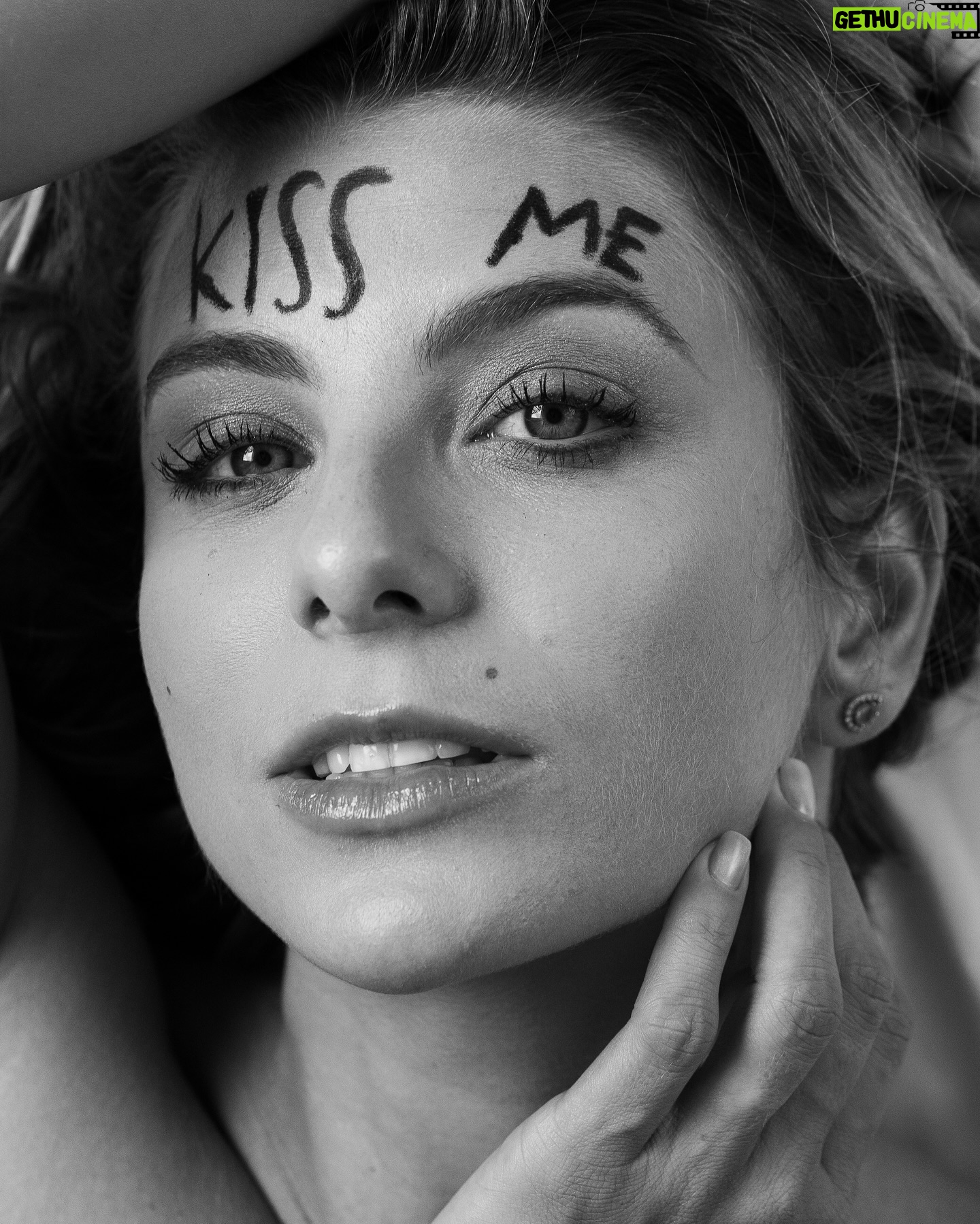 Julia Foti - 3K Likes - K I S S M E !
Inspiração Playboy de 1995 de @galisteuoficial por @jrduran 🖤
@luisdalvan
@louisehelene_
@miltonfucci
@acervomilca
@mauricio_lion
@jv_jaox
@miasterio