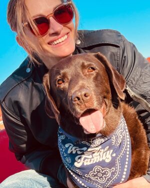 Julia Roberts Instagram - It’s GIVE BACK TUESDAY!! 💛  I am Thrilled my amazing friends @beloveapparel are donating profits from every ‘WE ARE FAMILY’ purchase to Frankie Lola and Friends @lisachiarelli  An incredible dog rescue organization! Lisa and her team work like crazy to find loving homes for pups in desperate need! What could be better than that! 🐶❤️⚡️ #unconditionallove #major #wearefamily 📷 DM💞