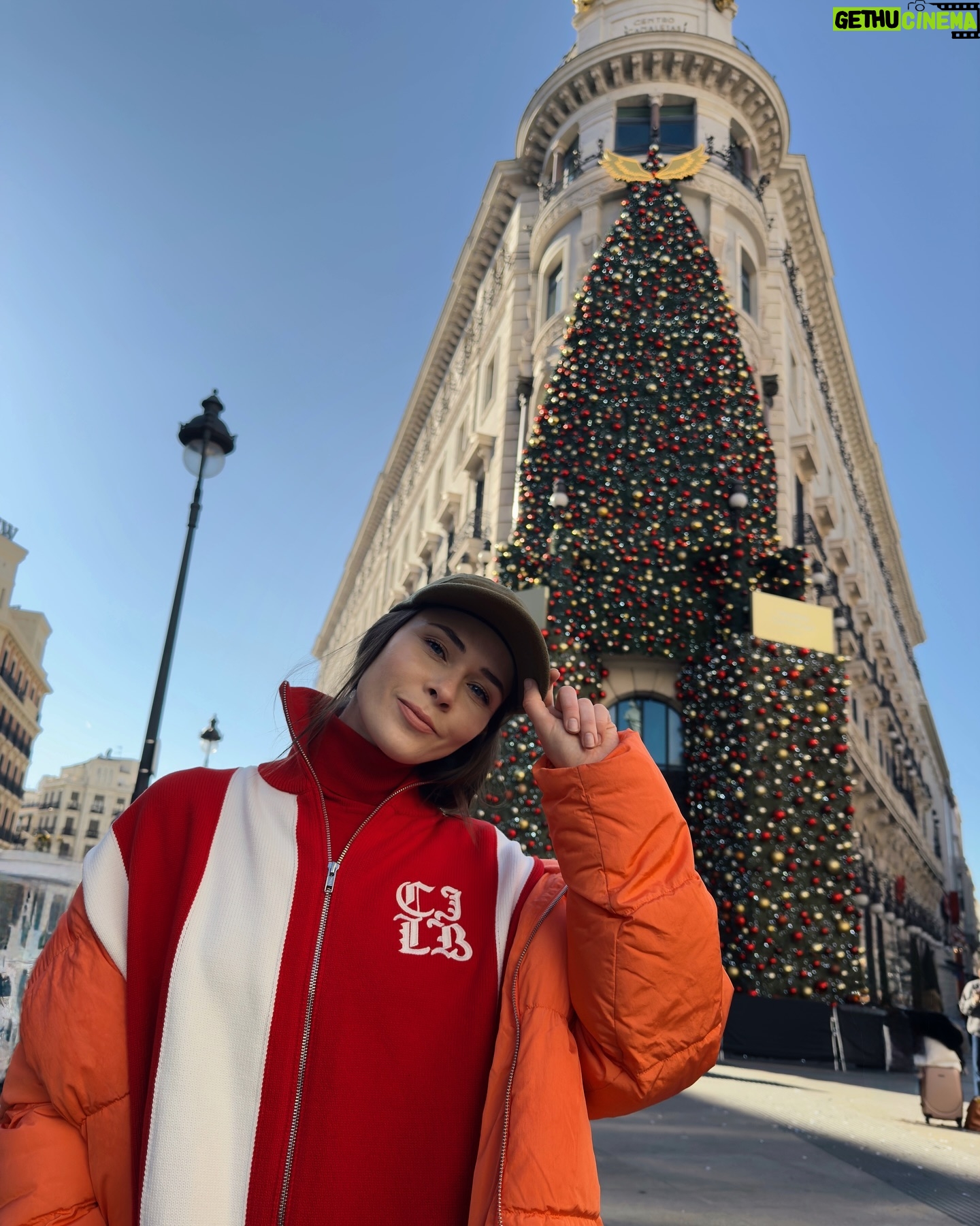 Julia Sanina - 20.9K Likes - Madrid Holidays 😍