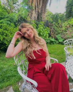 Actress Julia Simoura HD Photos and Wallpapers December 2024