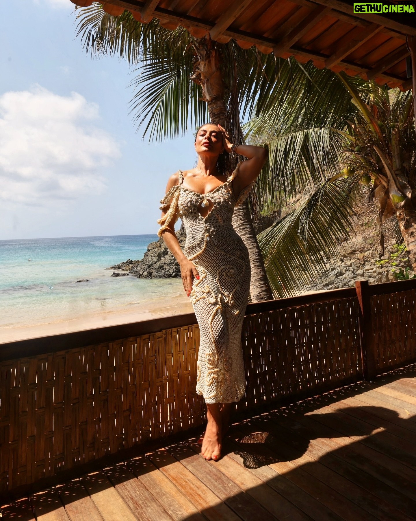 Juliana Paes - 203.8K Likes - 🙏🏽✨🌊 #noronha