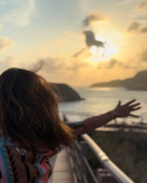 Juliana Paes Instagram - E quando papai do céu manda a nuvem com o nome da praia? ✨☀️✨☀️ #praiadoleao #noronha