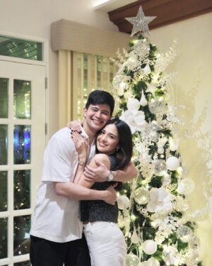 Julie Anne San Jose Instagram - Merry Christmas from our family to yours! 🎄😍❤️🙏🏻