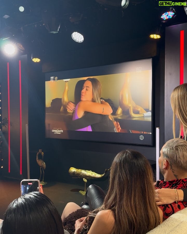 Julie Bertin - 31K Likes - 24h à Paris / @w9officiel - Final des 50 🎉