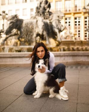 Julie Ricci Instagram - Petit câlin avec Bolt, il a trop une bonne bouille.
Avez vous des animaux de compagnie ?