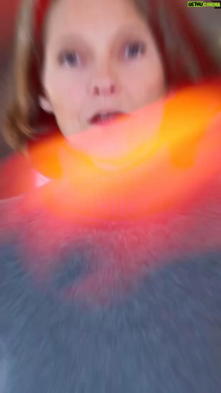 Juliette Binoche - 11.2K Likes - Urgence :
1) Partagez la vidéo
2)envoyez la à des amis
3)interpellez le ministre @fabriceloher
4)signez la pétition « STOP AUX MEGA CHALUTIERS »
D’ici quelques heures l’Annelies Ilena peut commencer sa campagne de pêche pour saccager les eaux européennes. Il faut l’en empêcher de toute urgence.