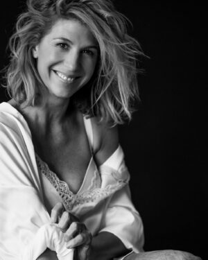 Juliette Tresanini Instagram - Retomber sur le shooting de la merveilleuse @sandrinegomezphotography ! Merci à cette femme qui sait regarder les femmes, je vous la recommande sans modération #photographedetalent #la #paris 😉😘🎁