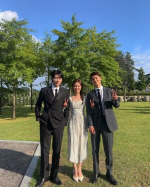 Jung Chae-yeon Instagram - 나의 조립식가족들🩵