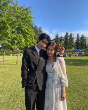 Jung Chae-yeon Instagram - 나의 조립식가족들🩵