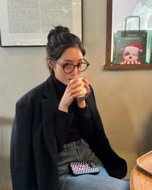 Jung Chae-yeon Instagram - 🍵🧁🍫❤️
