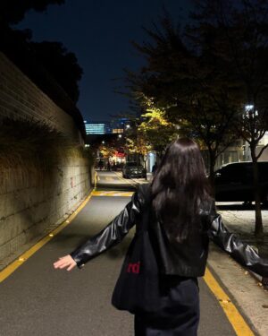Jung Chae-yeon Instagram - 🌜🌖