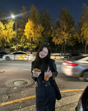 Jung Chae-yeon Instagram - 🌜🌖