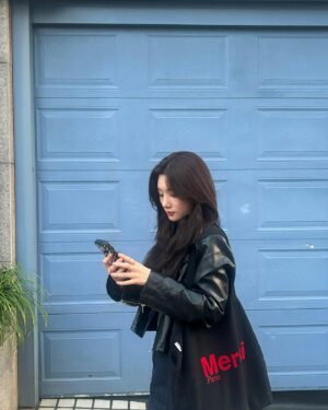 Jung Chae-yeon Instagram - 🌜🌖