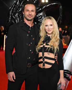 Juno Temple Instagram - I’m truly proud to be a part of Kelly Marcel’s directorial debut and Venom’s last dance.

What an out of this world  experience. So happy to share it with people I love - and some aliens too 👽🛸🖤✨hope you guys dig it!