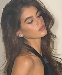 Actress Kaia Gerber HD Photos and Wallpapers January 2025
