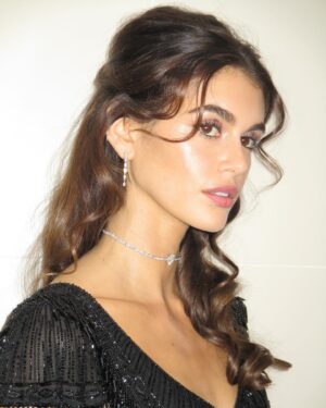 Kaia Gerber Instagram - thank you for a beautiful and inspiring evening @theacademy 🖤 and thank you beyond measure to sarah burton for diving deep into the archives and making all my gothic hollywood glamour dreams come true. @givenchy fall ‘97 couture (!!!!!!!!) tears of love and gratitude to sarah and the whole givenchy team always