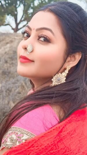 Kajal Yadav Instagram - Hamar fulal fulal gaal pachkaila 😍♥️😇🙈. #sasural #bhojpuri #reels #kajalyadav #instamood #kajalyadav_ky #trending
