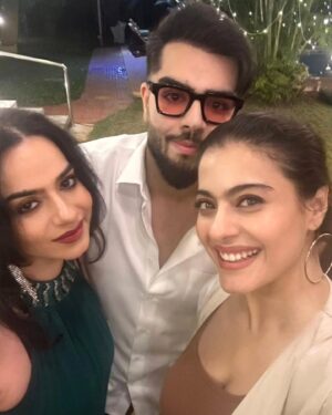 Kajol Instagram - And that’s a wrap! Better than a movie ending for sure . Wishes for the coming year to all of you 
May u always run out of chairs for your guests
May ur table always groan with the weight of food and friends..
May ur neighbours always complain about how long and fun ur parties are.. and last of all…. 
May ur joy be supremely infectious to the world around you always. 
#blessedbe #toasttothenewyear #happynewyear