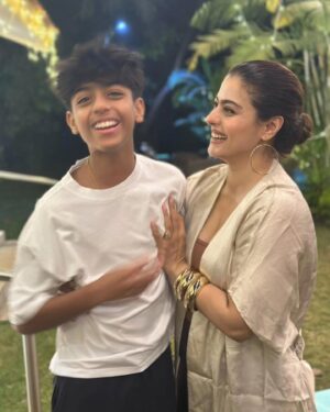 Kajol Instagram - And that’s a wrap! Better than a movie ending for sure . Wishes for the coming year to all of you 
May u always run out of chairs for your guests
May ur table always groan with the weight of food and friends..
May ur neighbours always complain about how long and fun ur parties are.. and last of all…. 
May ur joy be supremely infectious to the world around you always. 
#blessedbe #toasttothenewyear #happynewyear