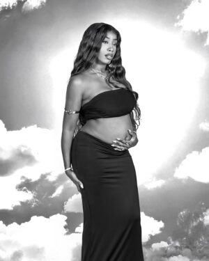 Kamille Instagram - Can’t wait to meet you, little angel 🤍

shot by: @uncleashraf 
creative: @itscamheyes