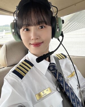 Kang Han-na Instagram - 지금 바로 <워크맨> 유튜브로!!✈️