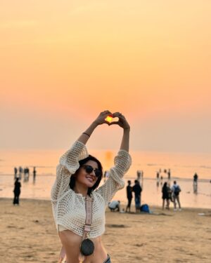 Kanika Mann Instagram - Even the sun knows when to rest, preparing for a brighter tomorrow.” ☀️ #timesup2024 ⭕️⭕️