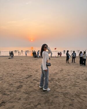 Kanika Mann Instagram - Even the sun knows when to rest, preparing for a brighter tomorrow.” ☀️ #timesup2024 ⭕️⭕️