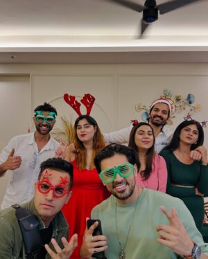 Kanisha Malhotra Instagram - Merry Christmas Everyone. Sorry for the late post, I was busy celebrating my most favourite festival. I love this time of the year & so I had a chotu sa party at home & what a banger it was. Thanks for who came & sorry to whom I forgot to invite. It was supposed to be a small close knit affair but I don’t know how my parties end up becoming massive 🥲🫣🫢Anyways hope you enjoying your Christmas. 
Yeshu di balle balle & Merry Christmas 🤶🎄🪩🕺💃🏻💖🎉✨

#christmas #christmastree #christmasdecor #christmastime #christmas2025 #party #christmasparty #trending #viral #kanishamalhotra