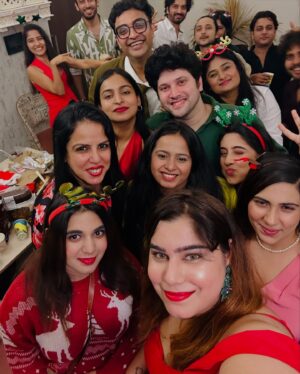 Kanisha Malhotra Instagram - Merry Christmas Everyone. Sorry for the late post, I was busy celebrating my most favourite festival. I love this time of the year & so I had a chotu sa party at home & what a banger it was. Thanks for who came & sorry to whom I forgot to invite. It was supposed to be a small close knit affair but I don’t know how my parties end up becoming massive 🥲🫣🫢Anyways hope you enjoying your Christmas. 
Yeshu di balle balle & Merry Christmas 🤶🎄🪩🕺💃🏻💖🎉✨

#christmas #christmastree #christmasdecor #christmastime #christmas2025 #party #christmasparty #trending #viral #kanishamalhotra