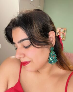 Kanisha Malhotra Instagram - Merry Christmas Everyone. Sorry for the late post, I was busy celebrating my most favourite festival. I love this time of the year & so I had a chotu sa party at home & what a banger it was. Thanks for who came & sorry to whom I forgot to invite. It was supposed to be a small close knit affair but I don’t know how my parties end up becoming massive 🥲🫣🫢Anyways hope you enjoying your Christmas. 
Yeshu di balle balle & Merry Christmas 🤶🎄🪩🕺💃🏻💖🎉✨

#christmas #christmastree #christmasdecor #christmastime #christmas2025 #party #christmasparty #trending #viral #kanishamalhotra