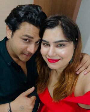 Kanisha Malhotra Instagram - Merry Christmas Everyone. Sorry for the late post, I was busy celebrating my most favourite festival. I love this time of the year & so I had a chotu sa party at home & what a banger it was. Thanks for who came & sorry to whom I forgot to invite. It was supposed to be a small close knit affair but I don’t know how my parties end up becoming massive 🥲🫣🫢Anyways hope you enjoying your Christmas. 
Yeshu di balle balle & Merry Christmas 🤶🎄🪩🕺💃🏻💖🎉✨

#christmas #christmastree #christmasdecor #christmastime #christmas2025 #party #christmasparty #trending #viral #kanishamalhotra