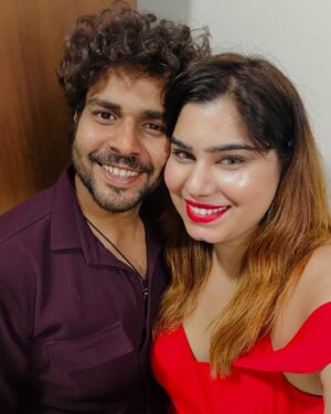 Kanisha Malhotra Instagram - Merry Christmas Everyone. Sorry for the late post, I was busy celebrating my most favourite festival. I love this time of the year & so I had a chotu sa party at home & what a banger it was. Thanks for who came & sorry to whom I forgot to invite. It was supposed to be a small close knit affair but I don’t know how my parties end up becoming massive 🥲🫣🫢Anyways hope you enjoying your Christmas. 
Yeshu di balle balle & Merry Christmas 🤶🎄🪩🕺💃🏻💖🎉✨

#christmas #christmastree #christmasdecor #christmastime #christmas2025 #party #christmasparty #trending #viral #kanishamalhotra