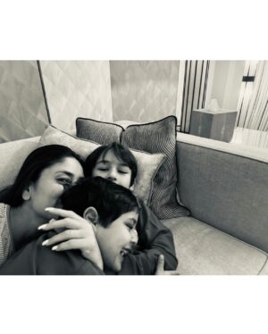 Kareena Kapoor Instagram - Sorry was too busy enjoying my day ❤️🌈🥰
love and happiness People ❤️
Keep searching for Magic ❤️