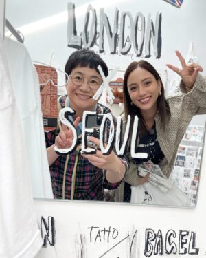 Karen Takizawa Instagram - 春菜さんと韓国🇰🇷にいってぎました💕

大好きな春菜さんと、またまた大好きな海外に行かせていただけたんです😆
うれしいうれしいうれしーい😍

春菜さんとの韓国は、想像はしていましたが、
やっぱりそのまま楽しすぎました😆💓

今回は宮城テレビさんにて📺、
「台本なし！？自由すぎる韓国旅」という
テレビで行かせていただきました。

スタッフさんたちも優しいので、私たちの旅を優しく安全に見守るようなことをしてくれたり、なかなか行けないお店を教えてくれたり、
ほんとうに楽しいすぎるだけじゃ言葉が足りない大切な旅になりました😊

春菜さんだから、いつだって笑えるし、
不安0！緊張0！寂しさ0！帰りたくなる0！の完璧旅でした😍😍

写真見ただけで思い出しますが、
詳しくはテレビやTVerで観て頂きたいのでよろしくおねがいします😌♡

春菜さんに衣装写真を撮ってくださいとお願いしたら、めちゃくちゃご支持頂き素敵なきめきめ写真を撮ってくれました😂

また見方は説明しますので、ぜったい楽しすぎたのでその姿をよければ見てください🇰🇷