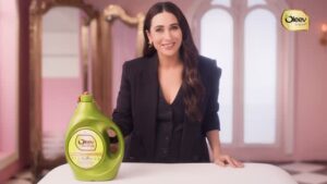 Actress Karisma Kapoor HD Photos and Wallpapers January 2025