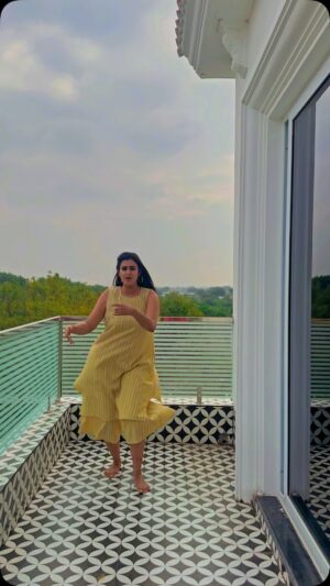 Kasthuri Shankar Instagram - Balcony Baby John....

#babyjohn #thaman #actresskasthuri #kasthurireels