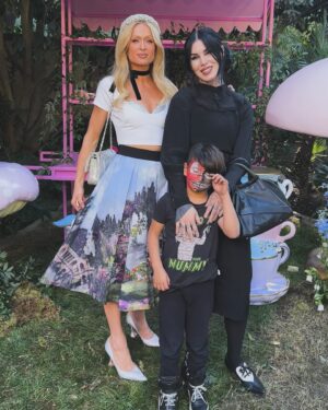 Kat Von D Instagram - Thank you @parishilton for inviting us to celebrate your sweet baby girls first birthday today!  @sammidoll and I loved getting to take a tiny little break from tour and bonding over some much needed mom-time!

We love your beautiful, growing family! 🖤