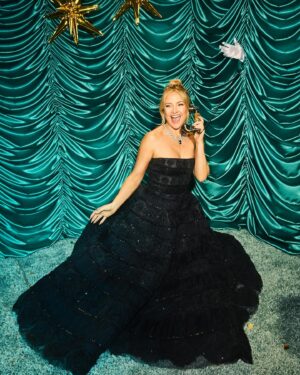 Kate Hudson Instagram - Went for something subtle this Sunday 😉