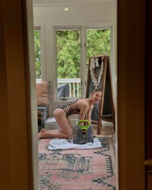Katee Sackhoff Instagram - Happy Monday! Just a normal day over here cleaning up dog pee waiting for my sauna to warm up 🤣 Super glamorous life folks. Don’t be jealous 🤣🤣🤣🤣🤷🏼‍♀️

#glamorouslife #keepingitreal