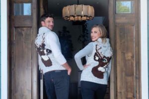 Katee Sackhoff Instagram - Find yourself a man that loves you so much they will put on a reindeer sweater vest and take professional photos. 😂😂🎄 
Merry Christmas Week folks.

Photos by 📸 @dennydenn