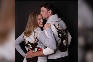 Katee Sackhoff Instagram - Find yourself a man that loves you so much they will put on a reindeer sweater vest and take professional photos. 😂😂🎄 
Merry Christmas Week folks.

Photos by 📸 @dennydenn