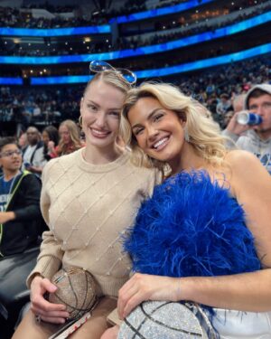 Kathryn Dunn Instagram - dallas mavs & yap 🏀💙

ps swipe to slide 6 for some mavs dancer lore 🤭